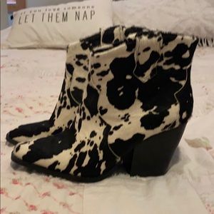 Chinese Laundry ankle boots